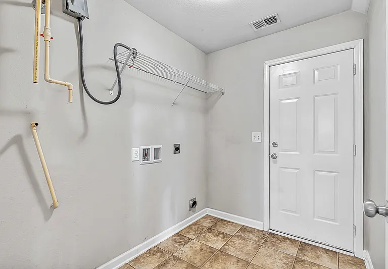 138 Bermuda Lakes Dr — Photo 9