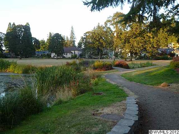 3rd image of 555 Tillicum Dr