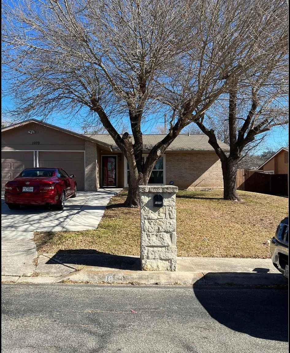 1070 Cloverbrook St — Photo 2