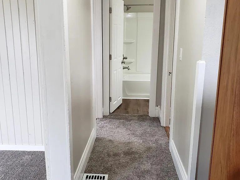 932 S Van Buren St #UPSTAIRS — Photo 5