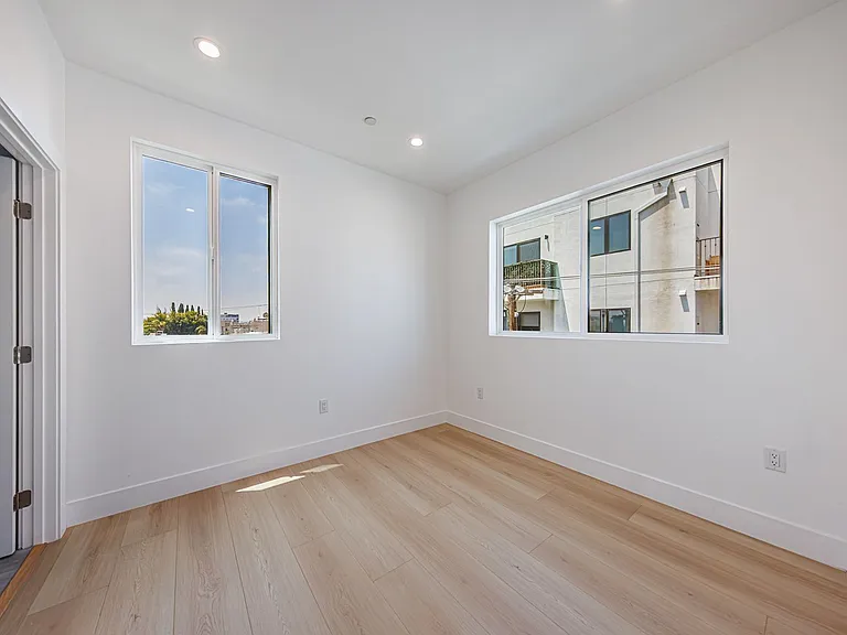 Gorgeous New Townhomes Next To la Cienega Park — Photo 37