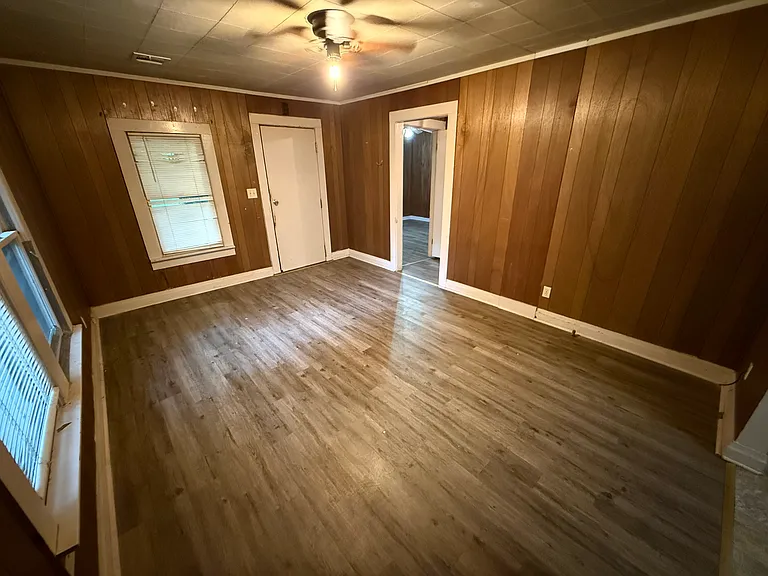 208 Harris St — Photo 3