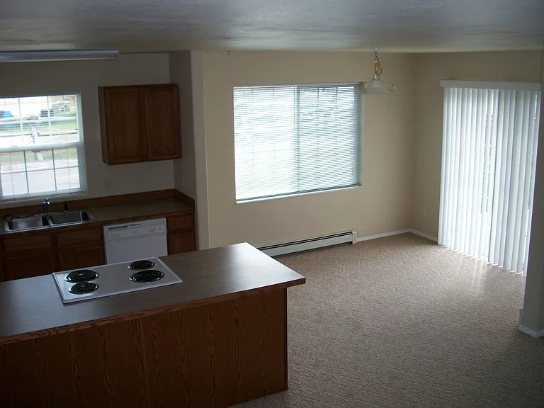 1304 W Babcock St #D — Photo 7