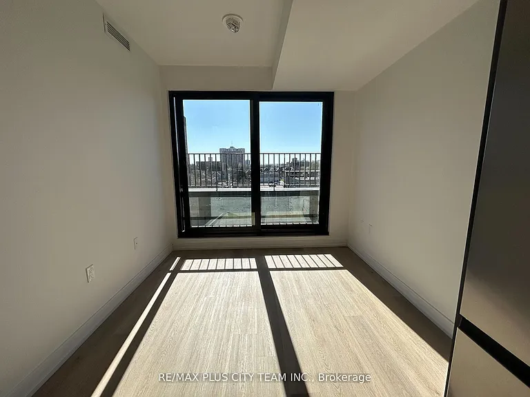 1 Jarvis St E #527 — Photo 4
