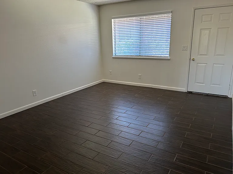 720 N Florence St #B — Photo 7