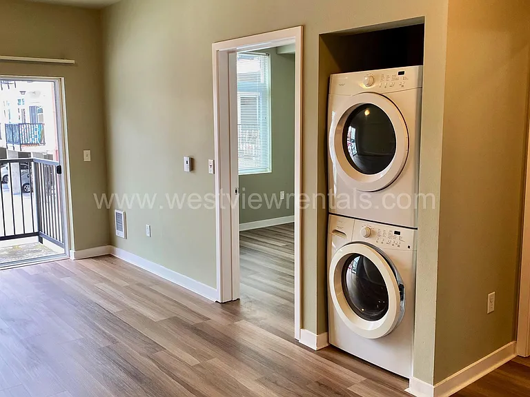 200 E Maple St — Photo 113