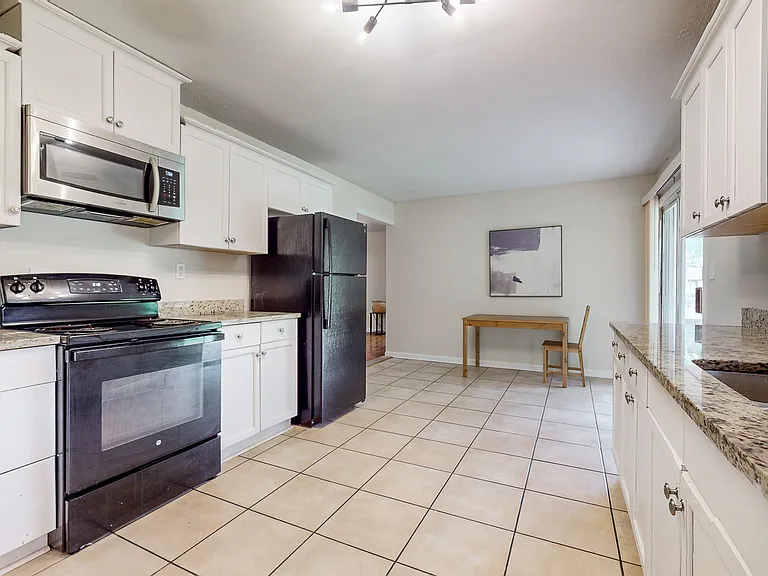 6219 Lance Ln — Photo 8
