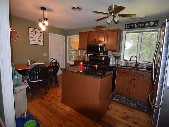 5th image of 4 Candleberry Dr