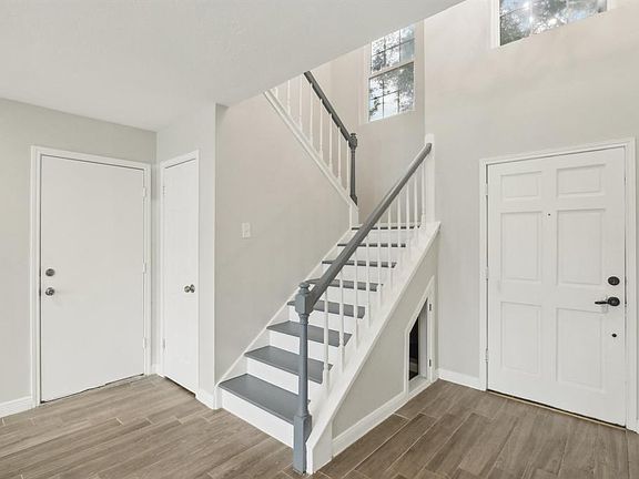 5th image of 1819 Edinburg Avenue