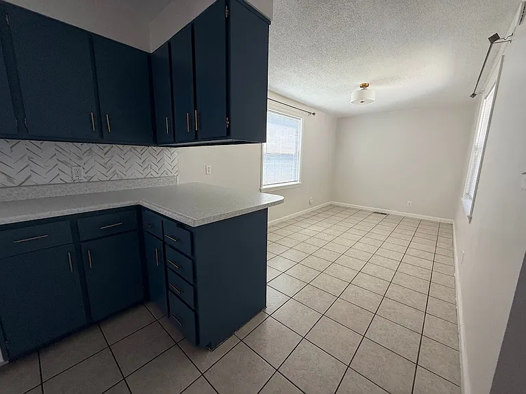 3703 W Rockwell Ave — Photo 16