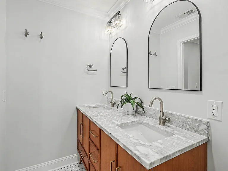 958 Myrtle Ct — Photo 6