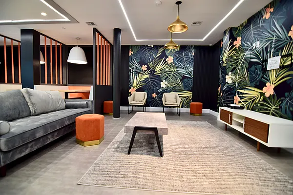 Rented by Safdie Realty Group | media 7