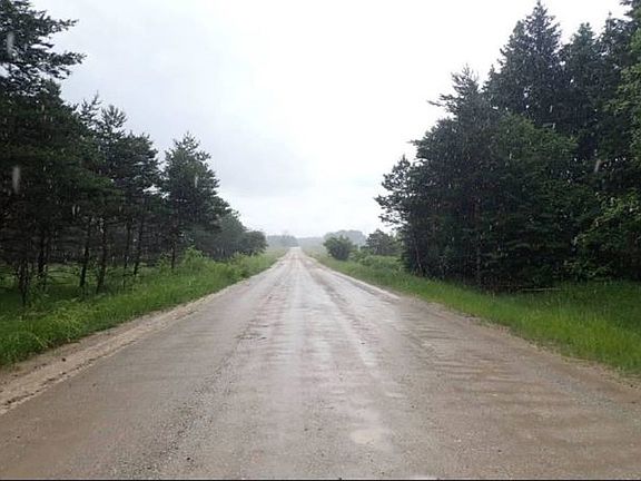 Exterior Neighborhood (street photo)