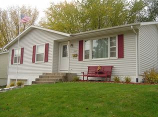 2263 Graham Cir, Dubuque, IA 52002