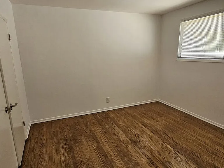 1227 S Holt Ave — Photo 11