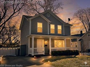 1747 Beechmont St, Keego Harbor, MI 48320