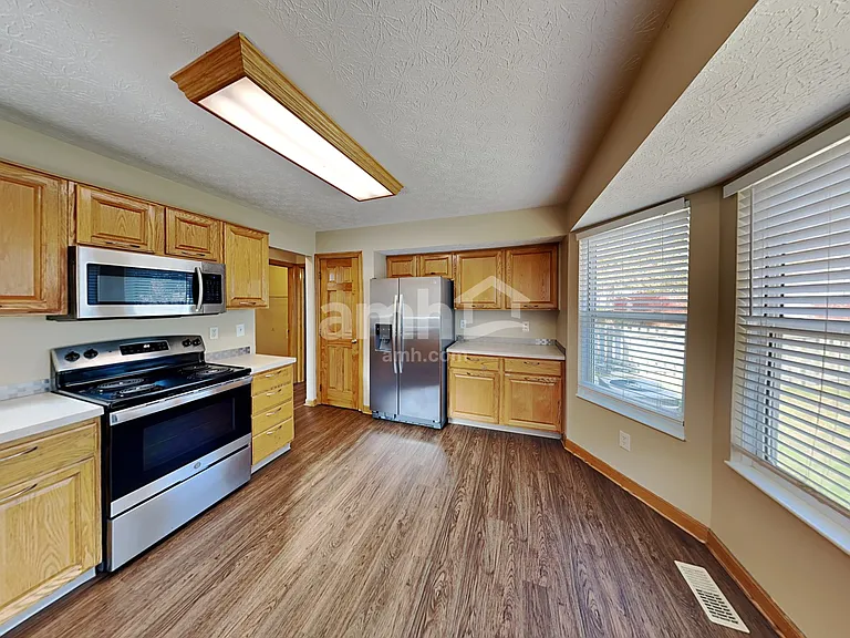 808 Gascony Dr — Photo 3