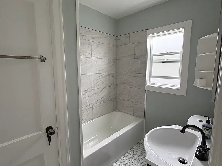 235 Columbia St — Photo 15