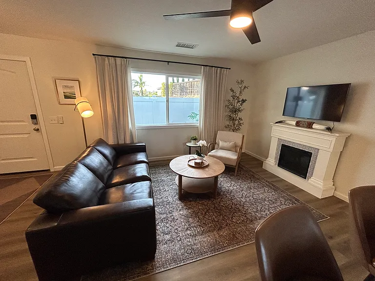 37244 Fallsgrove Ave #B — Photo 5