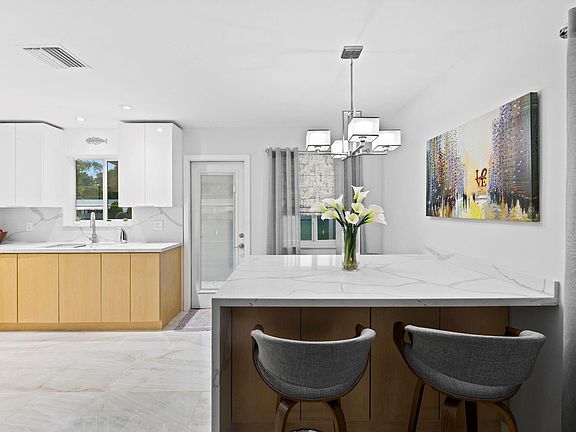 5th image of 2439 Polk Street #10