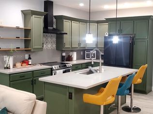 8266 Cascada Isles Dr, Hollywood, FL 33024