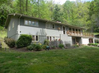 719 Twin Oak Dr, Paintsville, KY 41240
