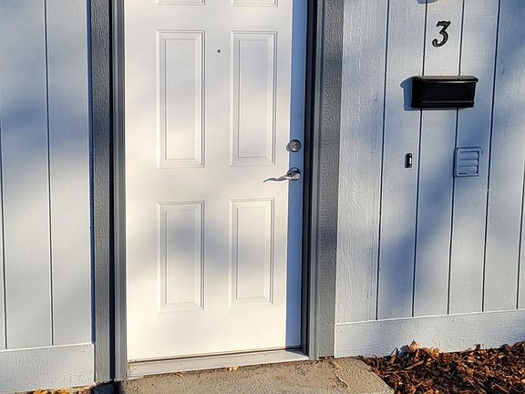 2nd image of 1830 W Maxwell Ave #3