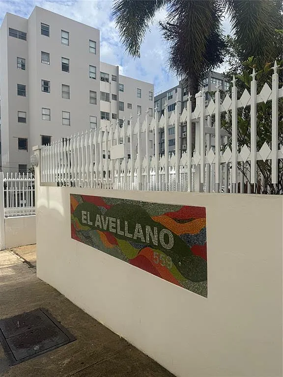 2 bed, 1.5 bath, 880 sqft, $3,000 — Photo 1