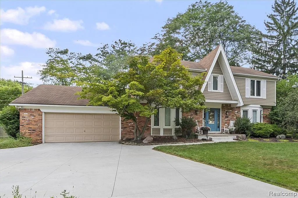 3 bed, 2.5 bath, 3838 sqft, $4,075 — Photo 3