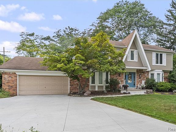 3rd image of 5476 Van Ness Dr