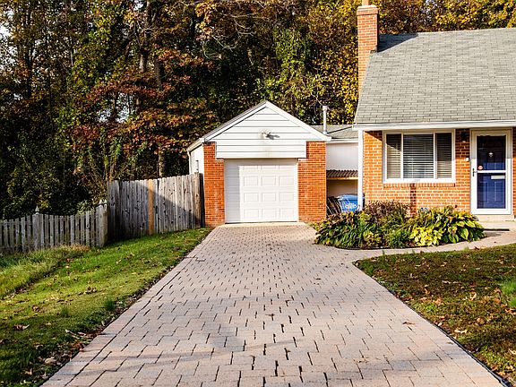 2nd image of 7044 Lee Park Ct