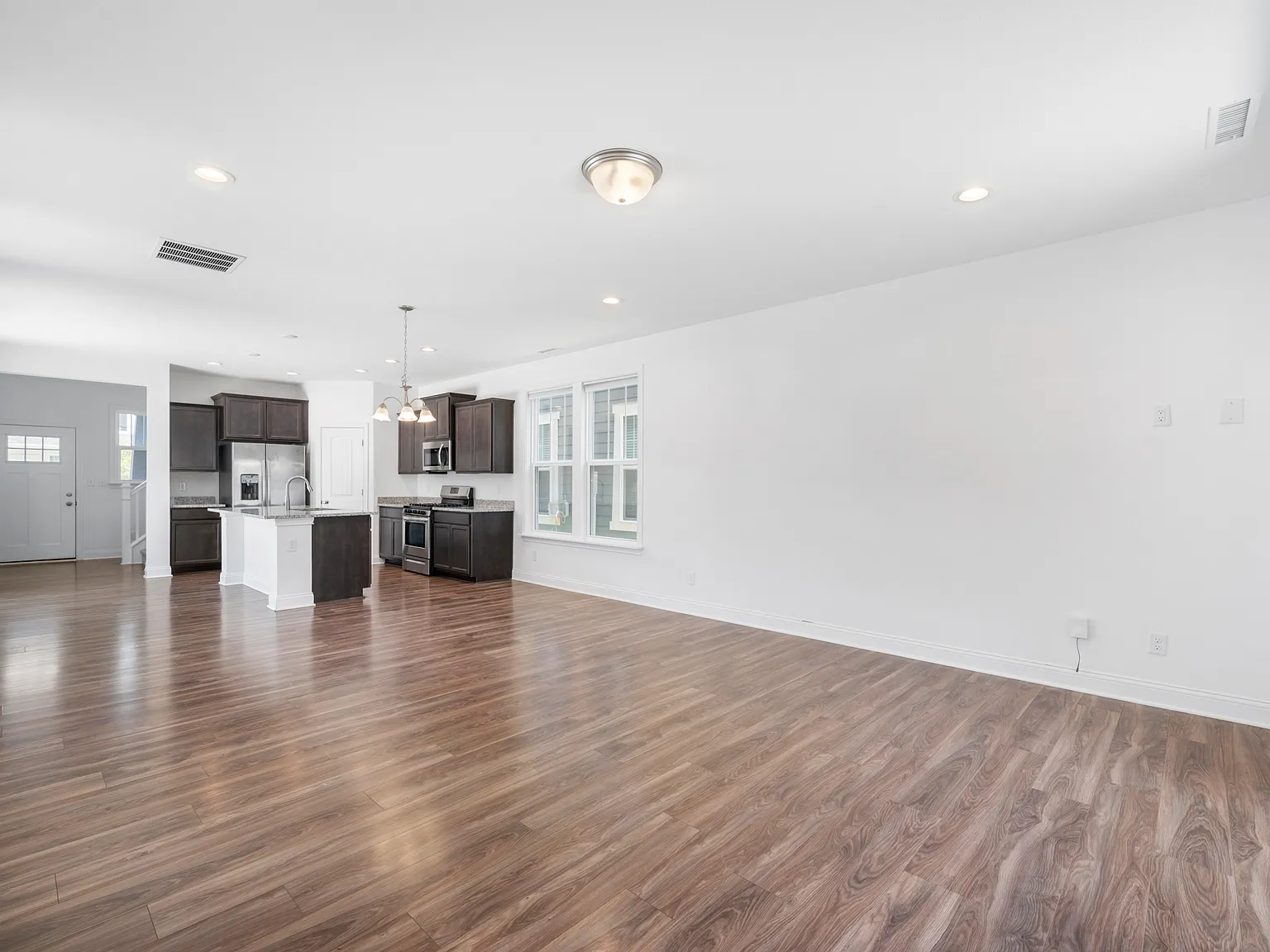 3 bed, 2.5 bath, 1916 sqft, $2,600 — Photo 4