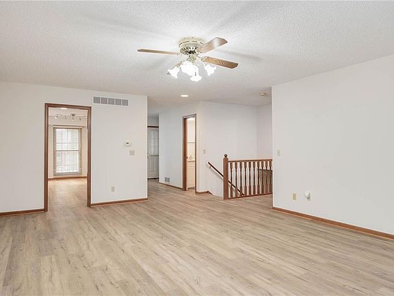 3rd image of 3916 Eastgate Dr