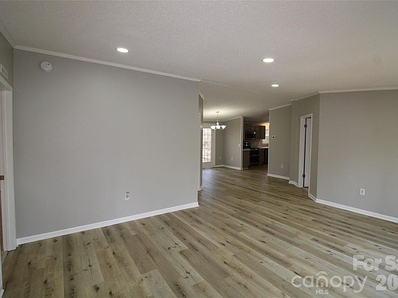 3rd image of 410 Johnstone Rd