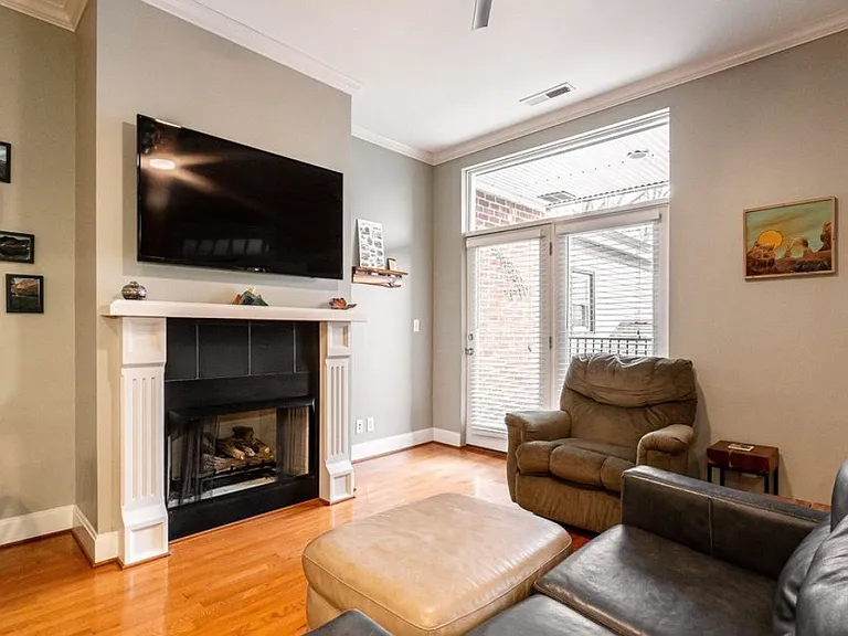 2011 Frankfort Ave #205 — Photo 11