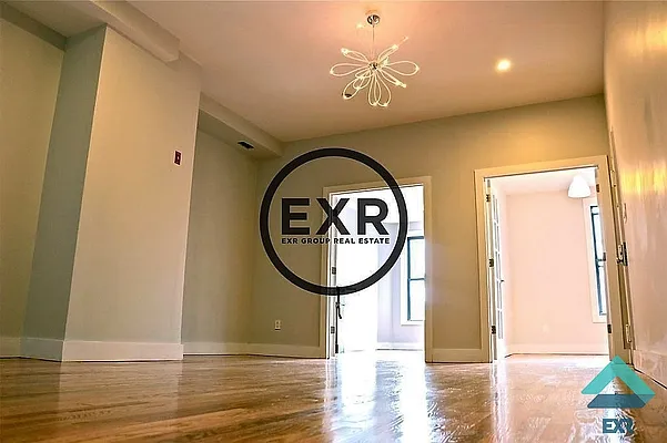 Rented by EXR | media 10