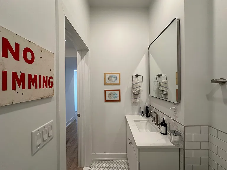 231 W Johnson Street — Photo 13