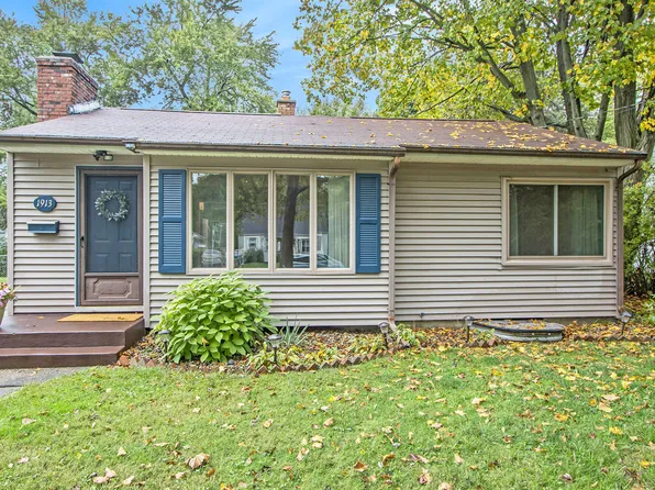 1913 Cambridge Dr, Kalamazoo, MI 49001