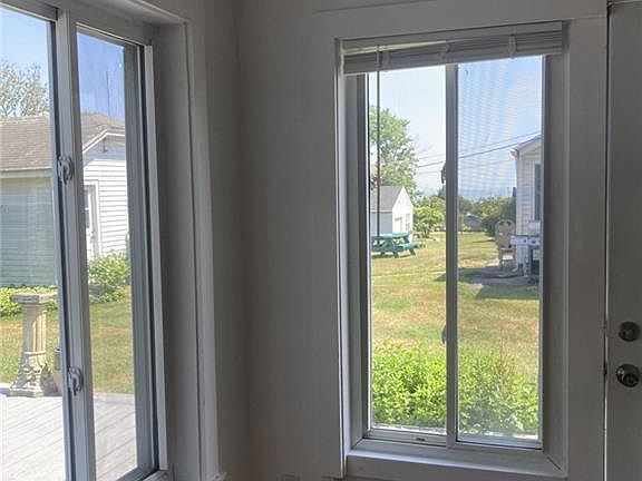 5th image of 19 Soundview Ave