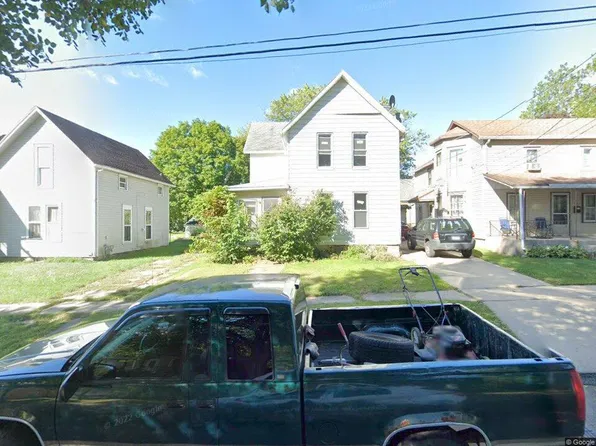 426 N Nursery Ave, Freeport, IL 61032