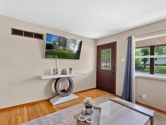 5th image of 3265 Bristol Hall Dr