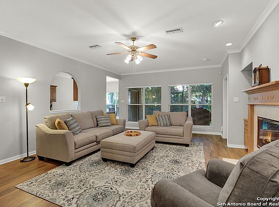 4th image of 637 Evergreen Ln