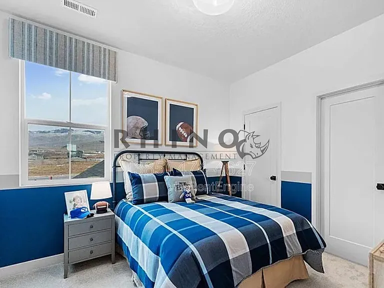 863 Halvorsen Pkwy — Photo 9