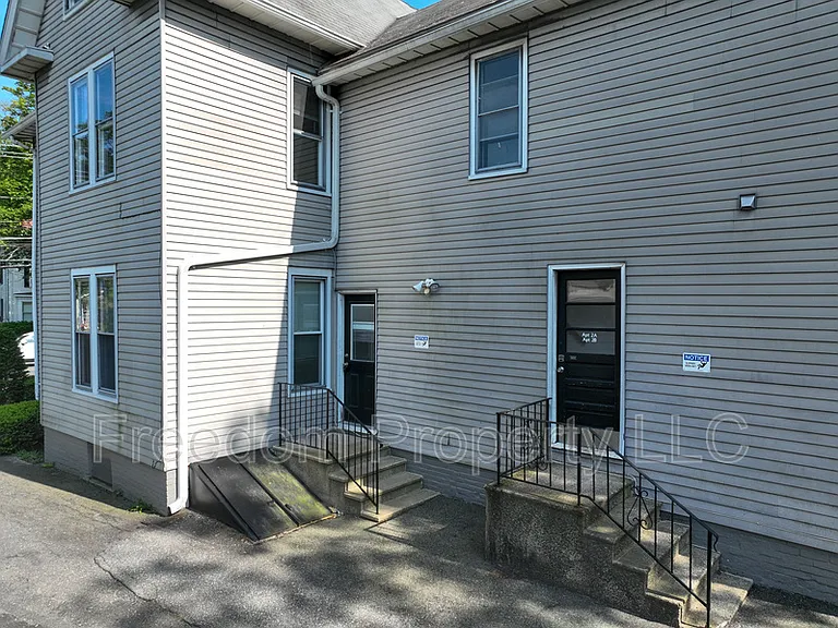 242 N Main St — Photo 23