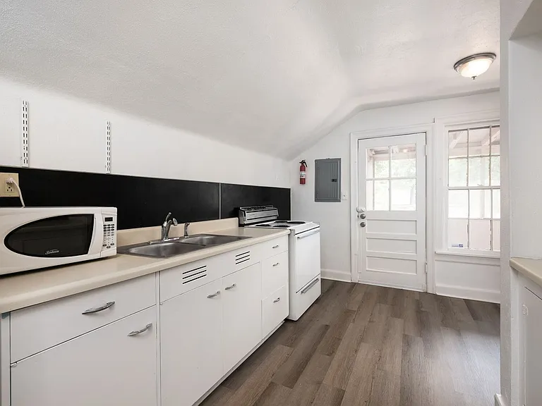 1501 Clayton Ave #B — Photo 13