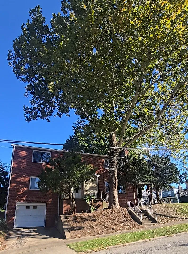Center Ave — Photo 1