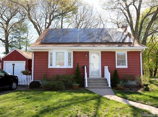 101 Crestwood Dr, Manchester, CT 06040