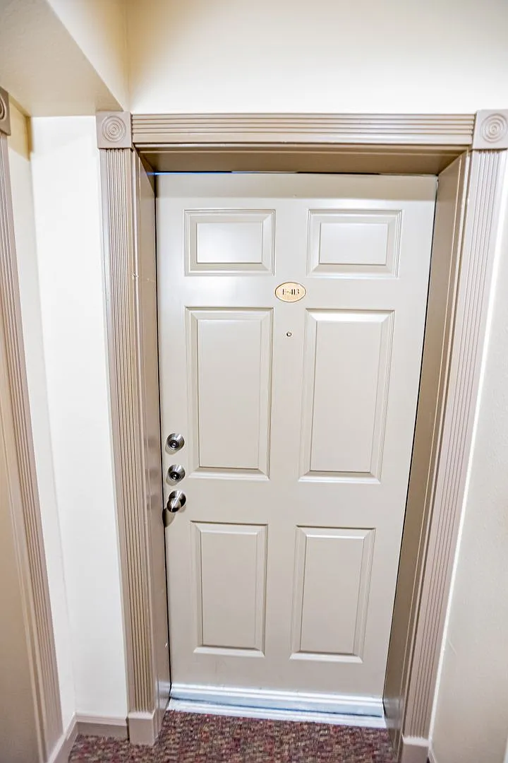 1 Bed 1 Bath Condo in Capitol Hill — Photo 2