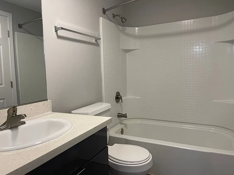 Villa Del Sol Apartments — Photo 54