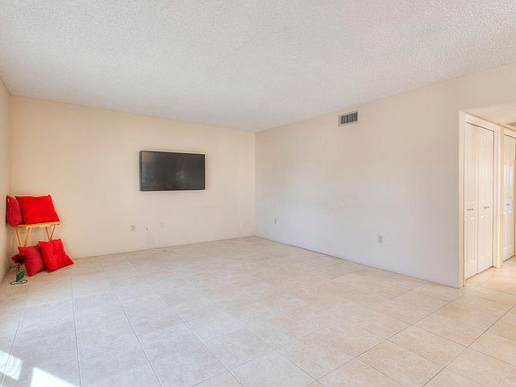 4th image of 1922 S Abrego Dr
